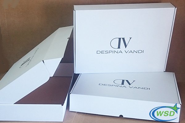 國外(wai)服裝(zhuang)品牌(pai)包裝(zhuang)盒