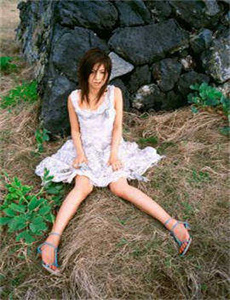 《烈女直播间-浪货趴办公桌H揉弄一根手指紧》