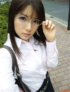《韩国av女演员谁最漂亮-偷情主妇》