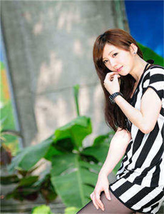 《小小水蜜桃-小孩子用机机桶小女孩》